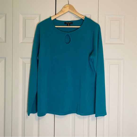 PattyFerrington's tweet photo. So good I had to share! Check out all the items I'm loving on @Poshmarkapp #poshmark #fashion #style #shopmycloset #designersoriginals #dressbarn: https://t.co/CpRpHT4MhG https://t.co/yYbATE3Ki4