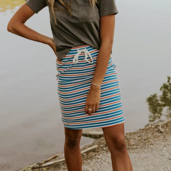 sunflower_lovin's tweet photo. So good I had to share! Check out all the items I'm loving on @Poshmarkapp #poshmark #fashion #style #shopmycloset #roolee: https://t.co/cVySZEwJEl https://t.co/7uQnYYm3di