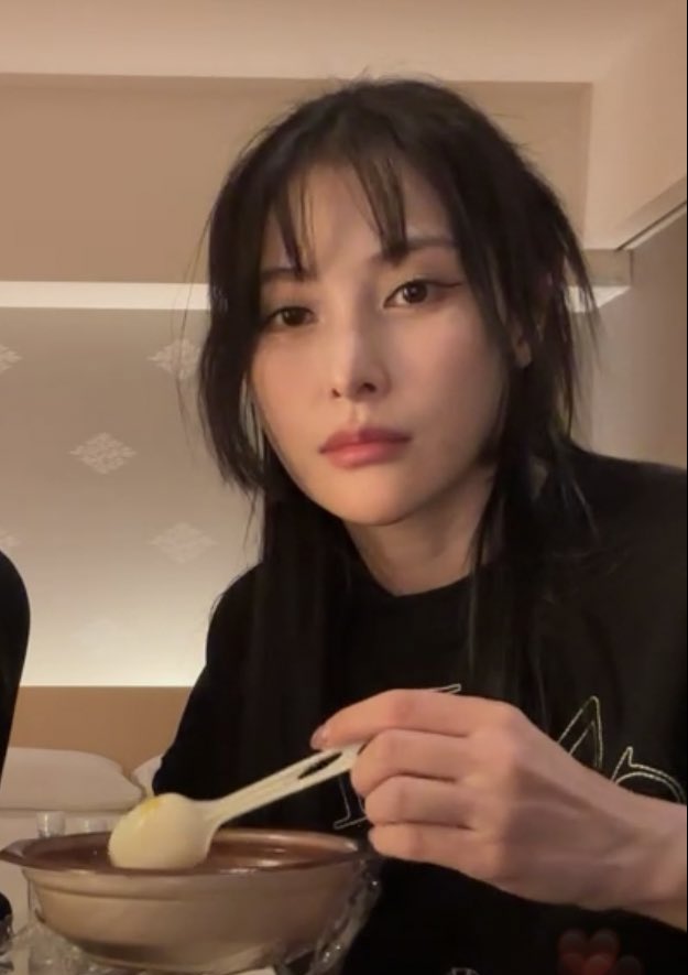 웅니…
웅니한테 나는 대체 뭐예요?
그저 귀엽고 착한 동생일 뿐이에요?
                                                   ……
                                         귀엽고 착하다고 
                                             한 적 없는데?
어쨌든.