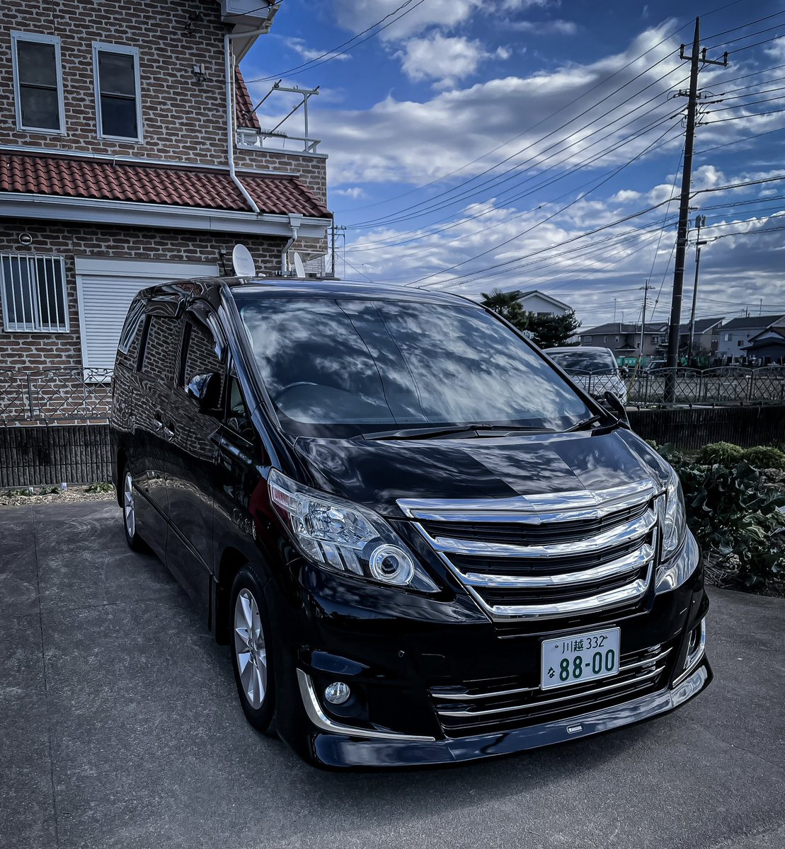 rikk244's tweet photo. 昨日ワックスかけた。アルファード大変。鏡みたい。きっと黒維持してる。 https://t.co/iFrlNopn5e