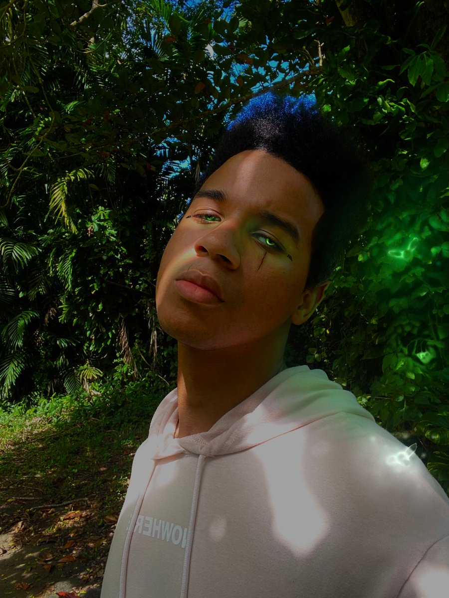 _briansosa_'s tweet photo. Hola, k bye #NewProfilePic Elf edit I made 🧝🏾‍♂️🧚🏾‍♂️🌴🍃💚 https://t.co/YkPXdbgPXz