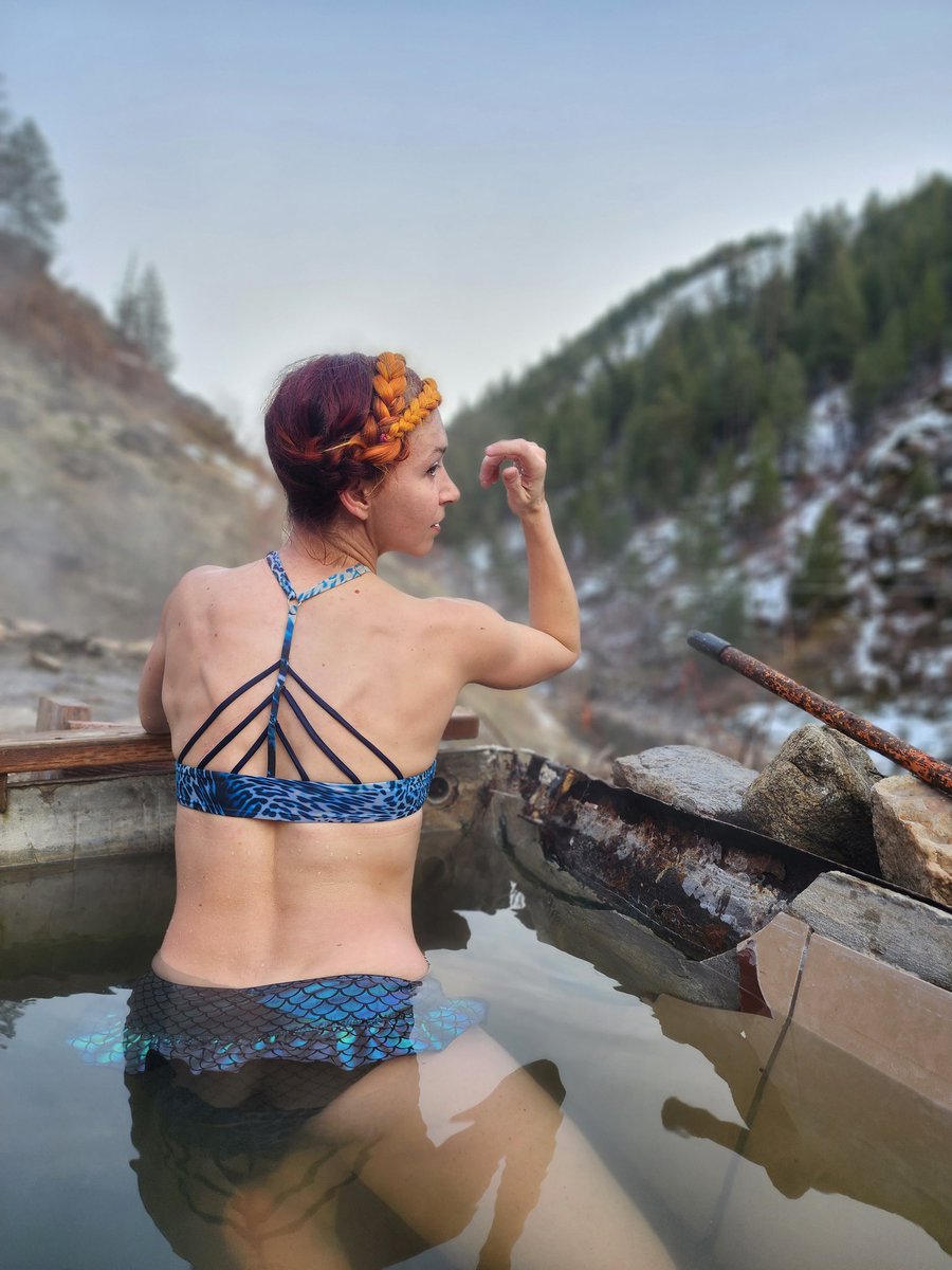 RowanRaedwulf's tweet photo. The gender euphoria I experienced as an EnbyGenderflux today was incredible. Especially after my friend said my back was jacked, so I flexed so we could find out just how much. 
Mountains, Hotsprings, Besties and Puppers, a rocking day.
#genderfluid #lgbtqpride https://t.co/b9DaNLhqk4