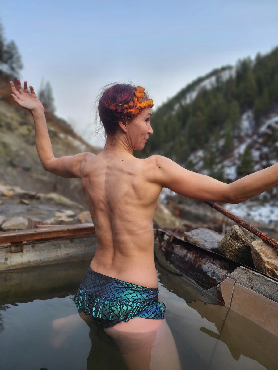RowanRaedwulf's tweet photo. The gender euphoria I experienced as an EnbyGenderflux today was incredible. Especially after my friend said my back was jacked, so I flexed so we could find out just how much. 
Mountains, Hotsprings, Besties and Puppers, a rocking day.
#genderfluid #lgbtqpride https://t.co/b9DaNLhqk4