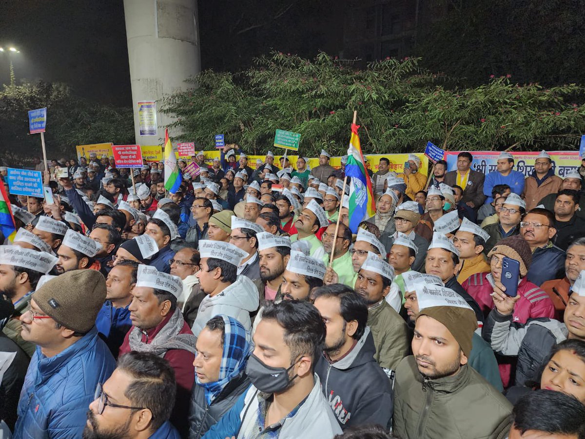 globalmahasabha's tweet photo. जैन समाज के मुख्य आस्था के केन्द्र श्री सम्मेद शिखर जी को केंद्र सरकार द्वारा पर्यटन स्थल घोषित किये जाने के फ़ैसले के ख़िलाफ़ पूरा जैन समाज आंदोलित है।
पर्यटन के नाम पर धार्मिक स्थल का अपमान स्वीकार नही।
आंदोलन में शामिल हुआ।
#शिखरजी_संघर्ष_सेना @HemantSorenJMM @JharkhandCMO https://t.co/I6kU9kWX8m