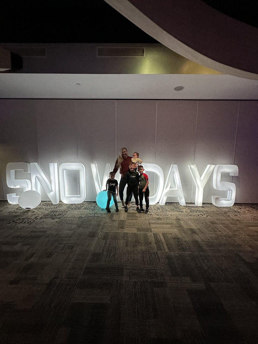 Shannan : Family Travel & Motherhood (@shannan_pan) on Twitter photo ❄️ Friday is the last day to experience SNOW DAYS at <a href="/floridaaquarium/">The Florida Aquarium</a> ❄️
The indoor dance party, throwing real snowballs, and the super festive divers were some of our favorite parts! ☃️☃️☃️ ❄️ Friday is the last day to experience SNOW DAYS at <a href="/floridaaquarium/">The Florida Aquarium</a> ❄️
The indoor dance party, throwing real snowballs, and the super festive divers were some of our favorite parts! ☃️☃️☃️