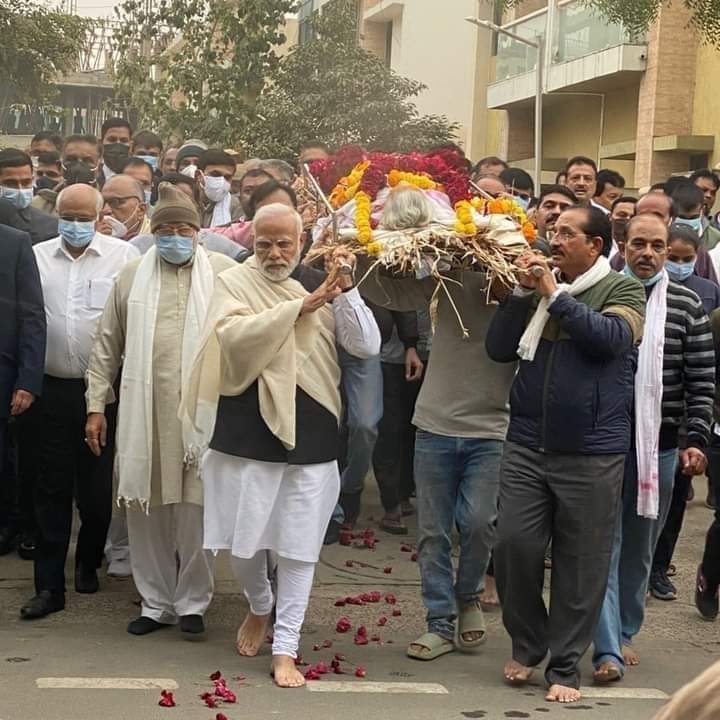 MayankNayakBJP's tweet photo. “માતૃદેવો ભવ!” 

હીરાબાનાં ચરણોમાં પ્રણામ 🙏

ॐ શાંતિ !

@narendramodi https://t.co/3zEm29BhjC