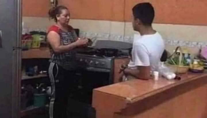 Guarromantico_'s tweet photo. “Así es suegra, tenía razón su hija por todo se enoja.” https://t.co/80y4h8RrLB
