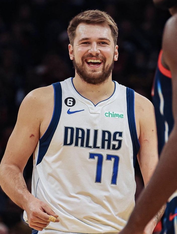TheHoopCentral's tweet photo. Luka Doncic over the last 4 Games:

50 PTS - 8 REB - 10 AST - 56% FG
32 PTS - 9 REB - 9 AST - 56% FG
60 PTS - 21 REB - 10 AST - 67% FG
35 PTS - 12 REB - 13 AST - 52% FG

Ridiculous https://t.co/IeLz3bL9L1
