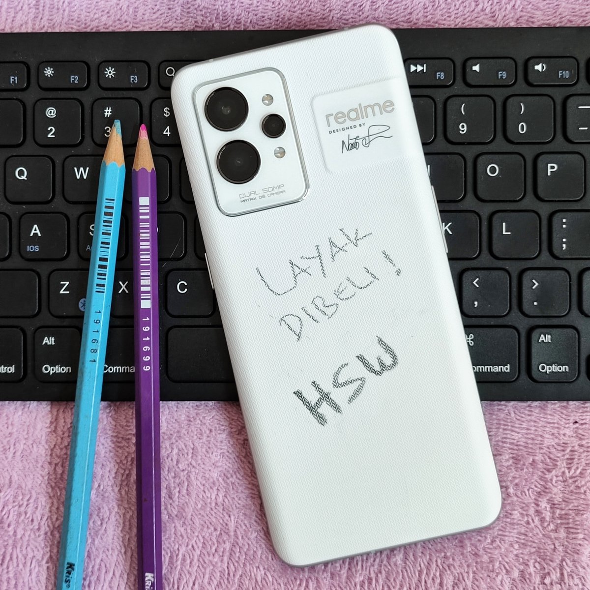 herrysw's tweet image. realme GT 2 Pro adalah ponsel pintar terbaik 2022 versi HSW, setelah bersaing amat ketat dengan Asus Zenfone 9. Saya sampai harus berkontemplasi dan berdeliberasi. 😀

Penafian: ponsel yang dinilai harus beredar resmi di Indonesia dan sudah saya uji pakai.