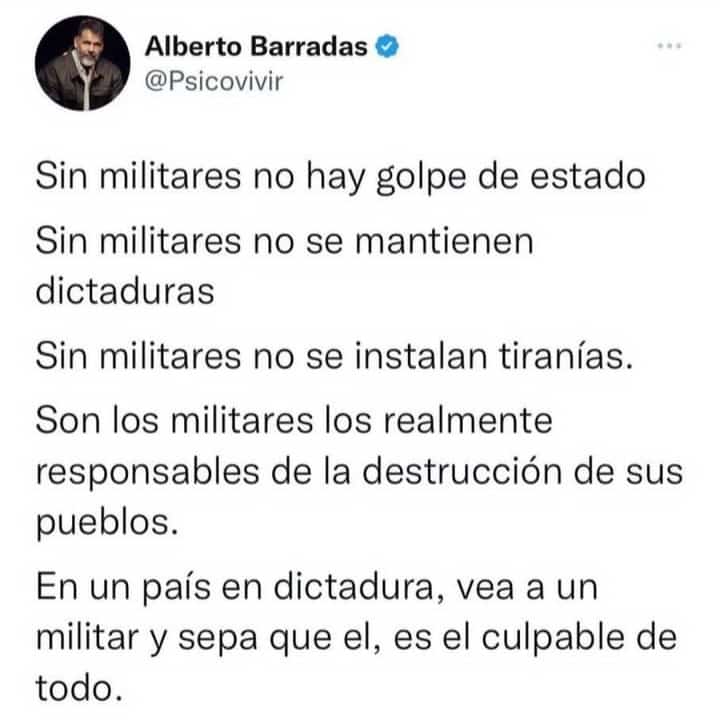 Luppeto's tweet photo. @CarlosE_Ramos No nos debería extrañar que a esta basura lo condecoren con una réplica de la espada de Bolivar. Hay que recordar que son estos generales quien sostienen la tirania... https://t.co/yX4yv7mC23