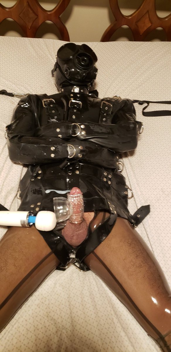 SomeGayGeek's tweet photo. @NamelessGimp programming 100% complete. Mind and cock drained. Rubber Drone Mode activated... 

#rubberbondage #rubberdrone #gayrubber #gaybondage #rubbergimp https://t.co/icOK3CFgyF