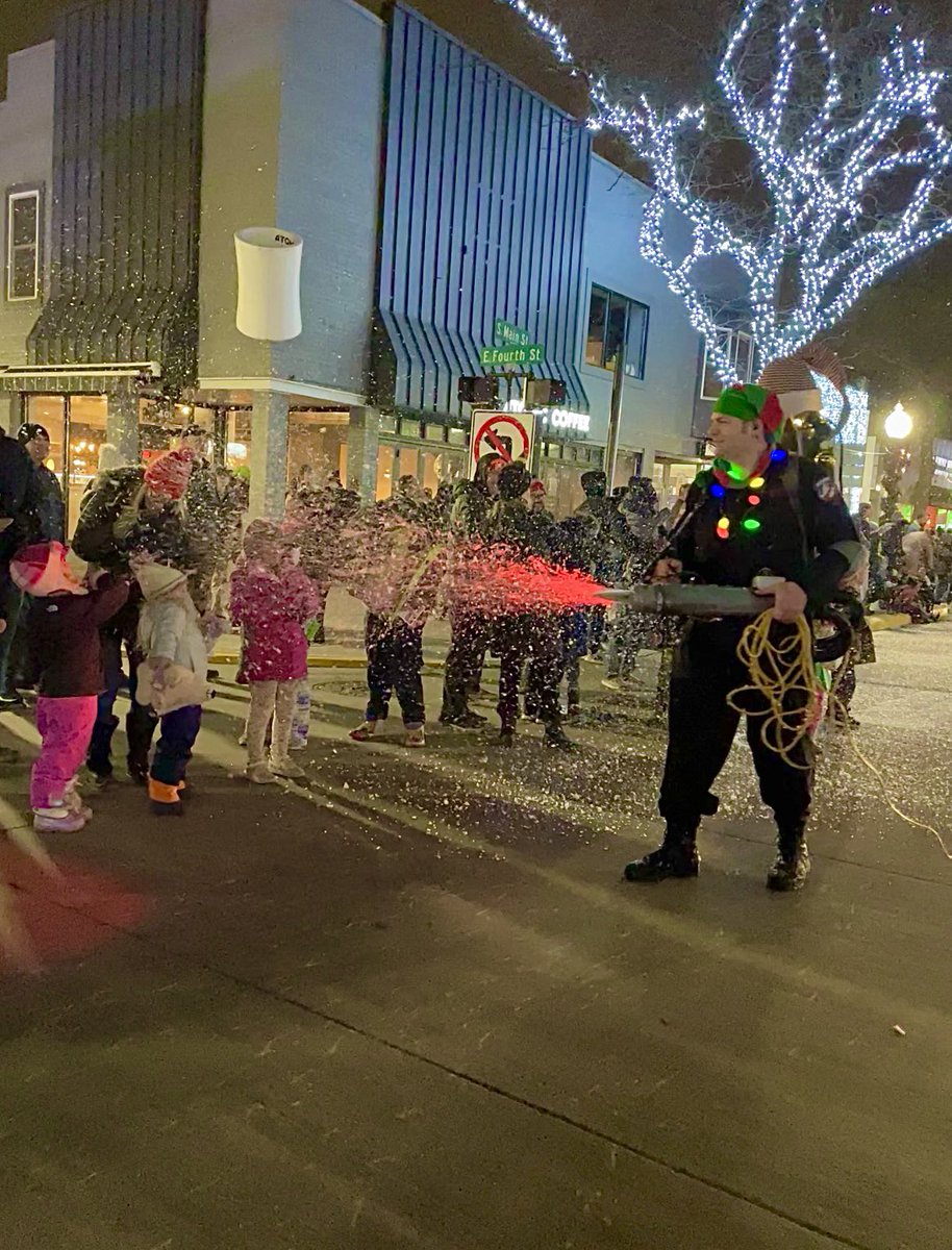 GhostbustersDT's tweet photo. Downtown Royal Oak was filled with holiday activities, photos with Santa, live reindeer, a cookie crawl, and The Lighted Parade on Main Street!
Visit https://t.co/fxD2NQqTIc to watch the full video!
#christmasparade #holidayparade #RoyalOakJingle #CookieCrawl #DowntownRoyalOak https://t.co/ed9PdVrcmU