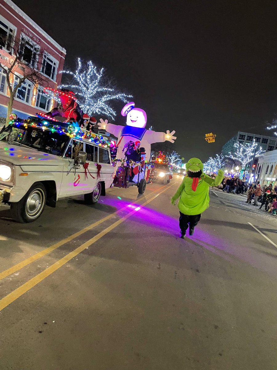 GhostbustersDT's tweet photo. Downtown Royal Oak was filled with holiday activities, photos with Santa, live reindeer, a cookie crawl, and The Lighted Parade on Main Street!
Visit https://t.co/fxD2NQqTIc to watch the full video!
#christmasparade #holidayparade #RoyalOakJingle #CookieCrawl #DowntownRoyalOak https://t.co/ed9PdVrcmU
