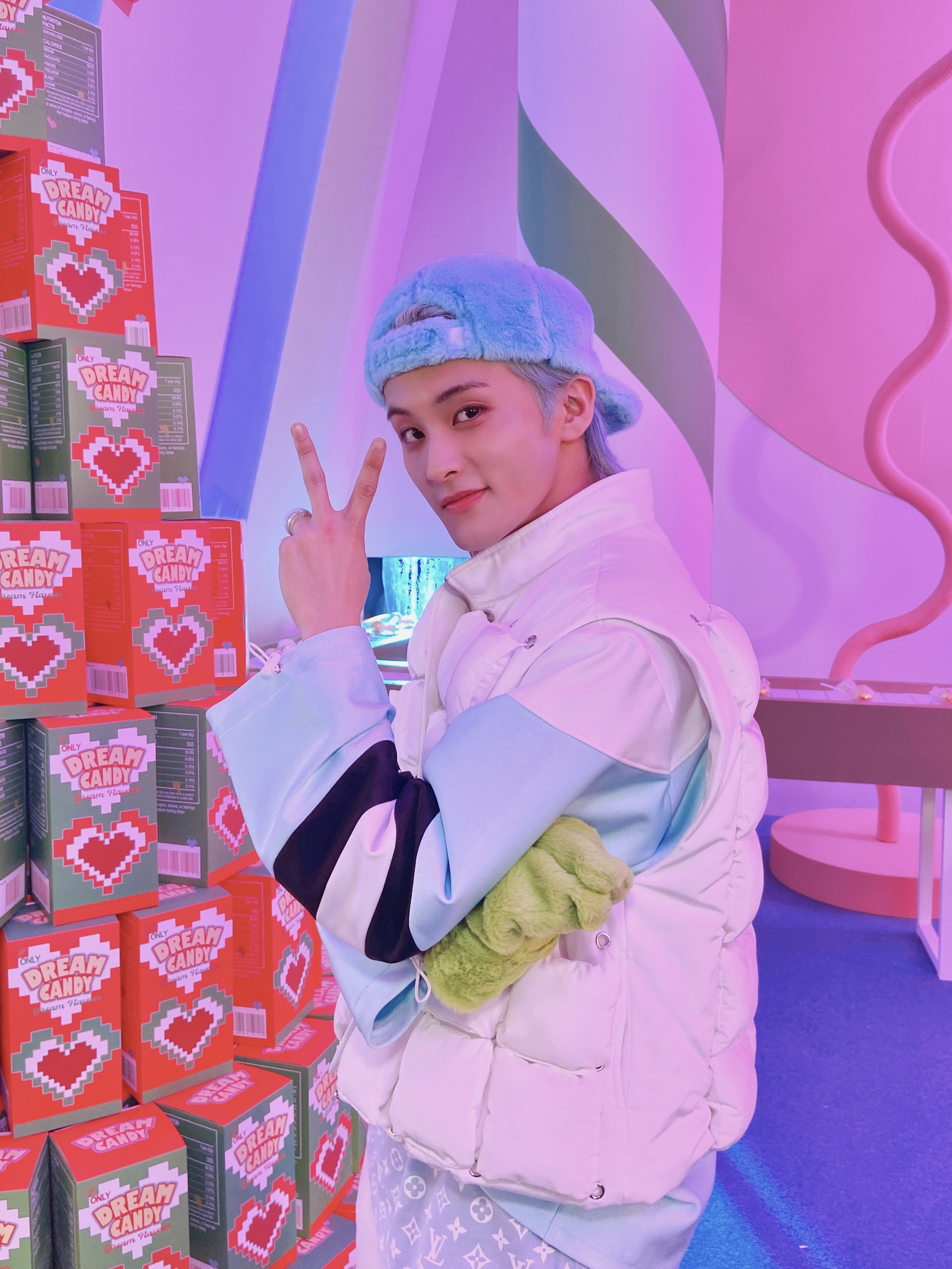 XユーザーのNCT DREAMさん: 「🐯🧤✌️ #MARK #NCTDREAM #Candy XユーザーのNCT DREAMさん: 「🐯🧤✌️ #MARK #NCTDREAM #Candy