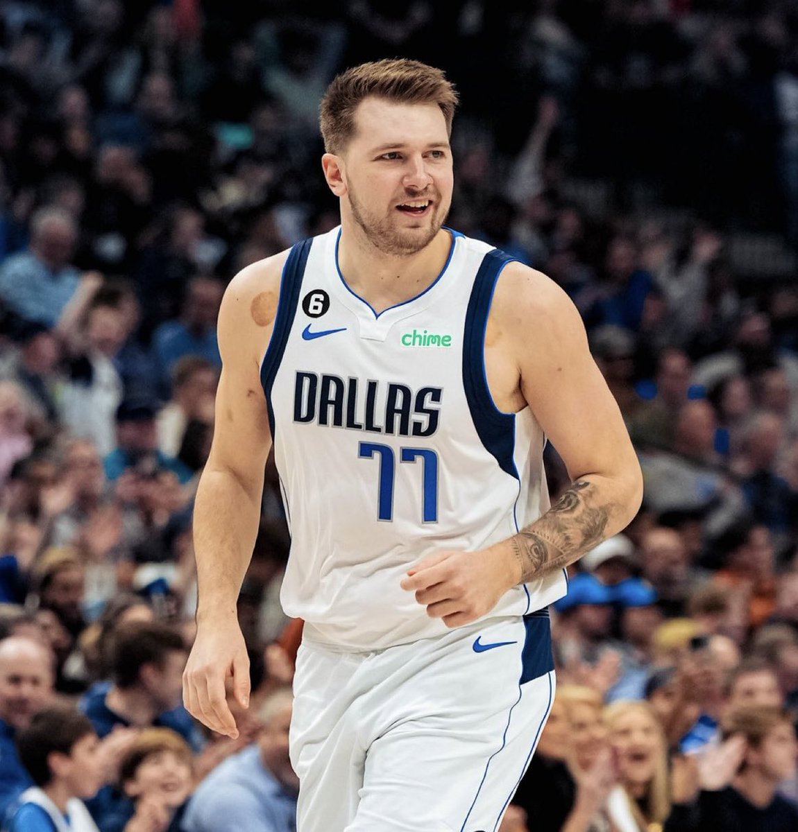 LUKA DONCIC CE SOIR :

35 POINTS À 52%
12 REBONDS
13 ASSISTS 
LA WIN FACE AUX ROCKETS ✅
TOUJOURS SUR UN NUAGE ✅

CINQUIÈME VICTOIRE CONSÉCUTIVE POUR DALLAS [20-16] 🤠