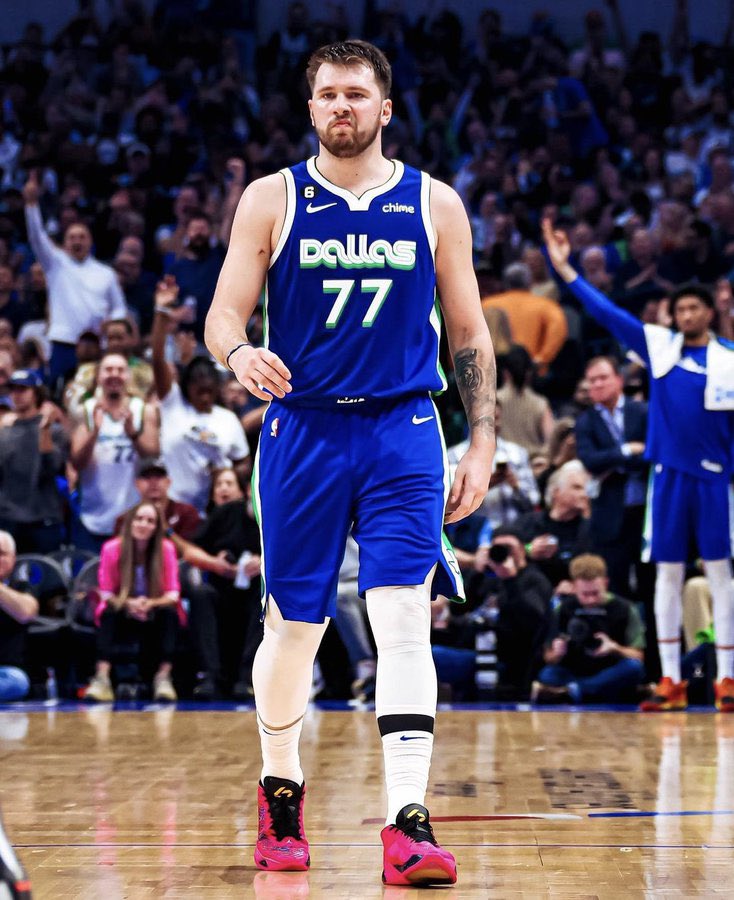 MavsMuse's tweet image. Luka Doncic during the Mavs 5-game win streak:

40.4 PPG
11.8 REB
10.4 AST
58/43/78
+ 57
5-0

— Plus an all-time game. He IS the MVP.