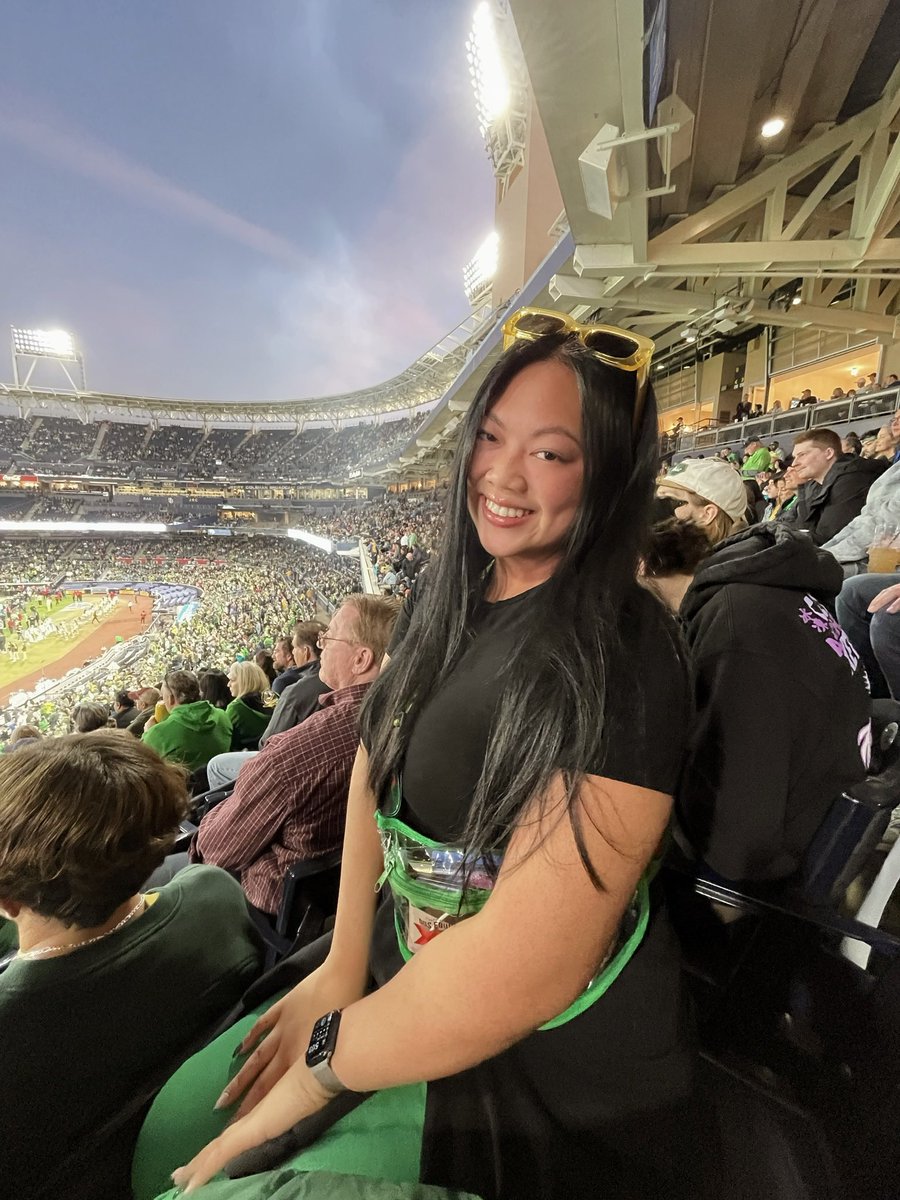zoeeli_'s tweet photo. football in a baseball stadium? bet https://t.co/M1V1afWDyz