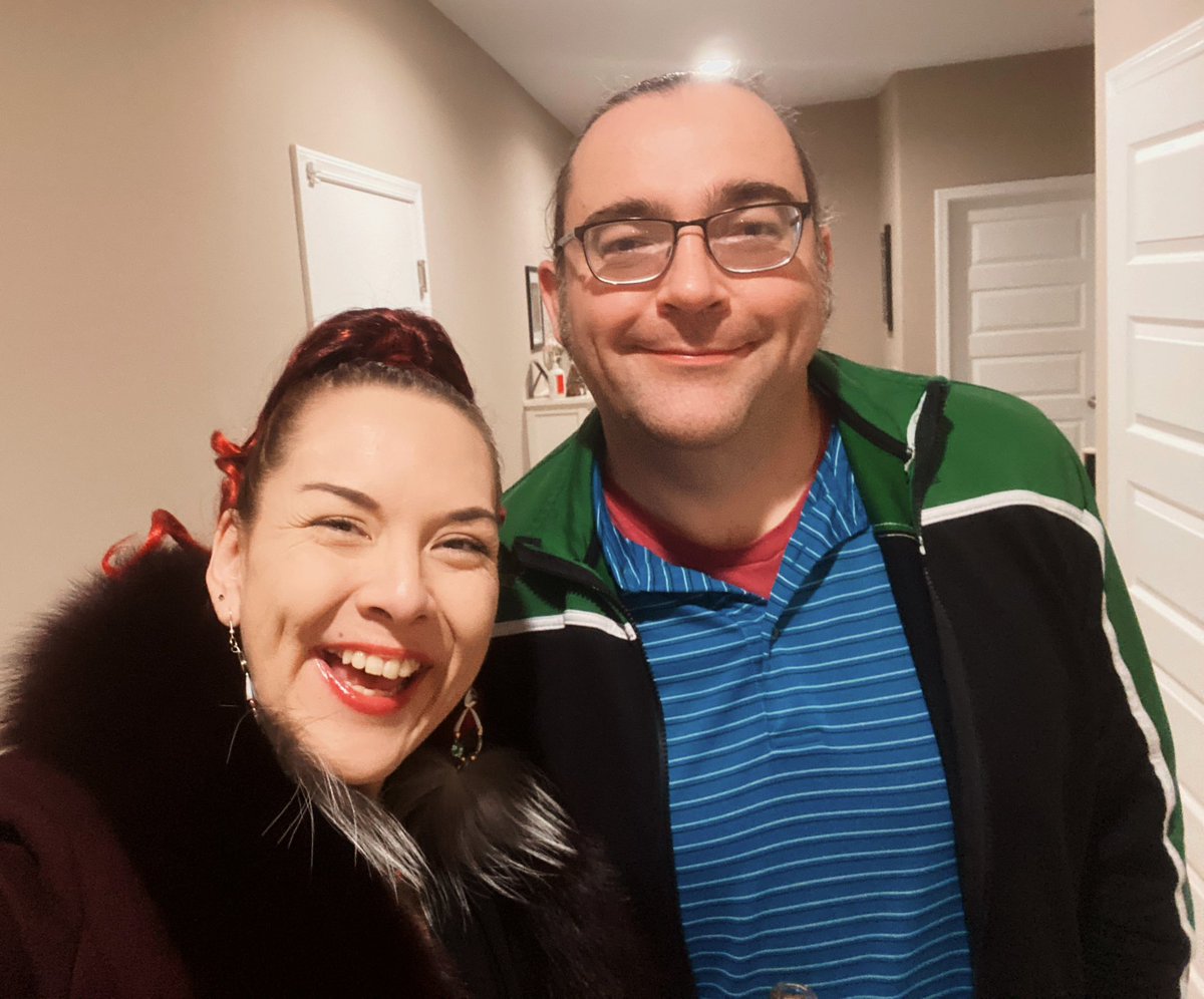 DreAbeita's tweet image. #ChristmasEveLightViewing #HolidaySeason2022 #alwaysadventuring #HappyPowerIndigenousCouple
This Coyote and the love of my life, @meatloaf03 joined our family in a walk around my sister’s neighborhood to see the lights. #adventuretime #letsgoooo