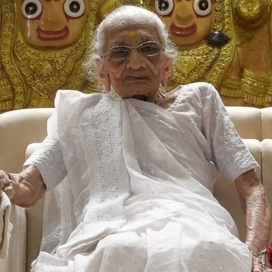 હિરાબાના ચરણોમાં પ્રણામ 
ઓમ શાંતિ 🙏