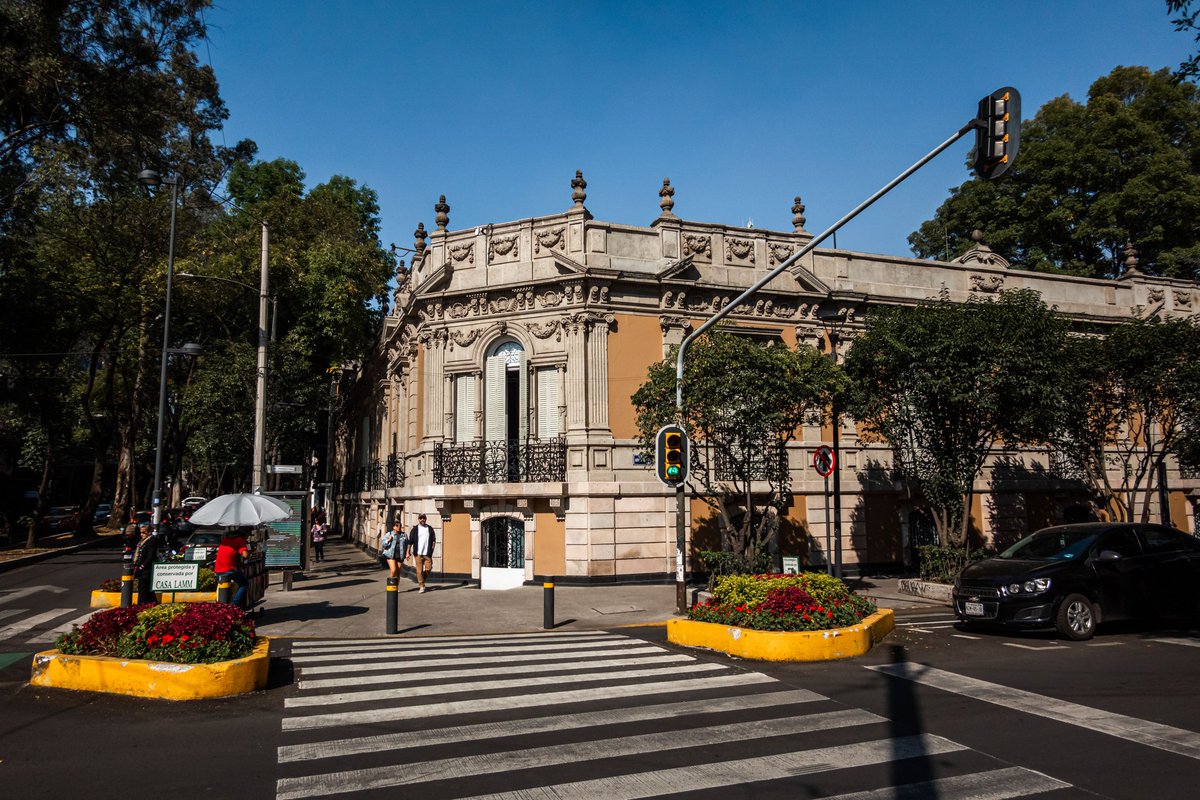 promocionCDMX's tweet photo. La Casa Lamm es un inmueble considerado monumento artístico ubicado en la Colonia Roma, construida a principios del siglo XX, actualmente alberga numerosas exhibiciones y en ella se imparten clases de historia del arte y literatura. https://t.co/28OgaA26a9