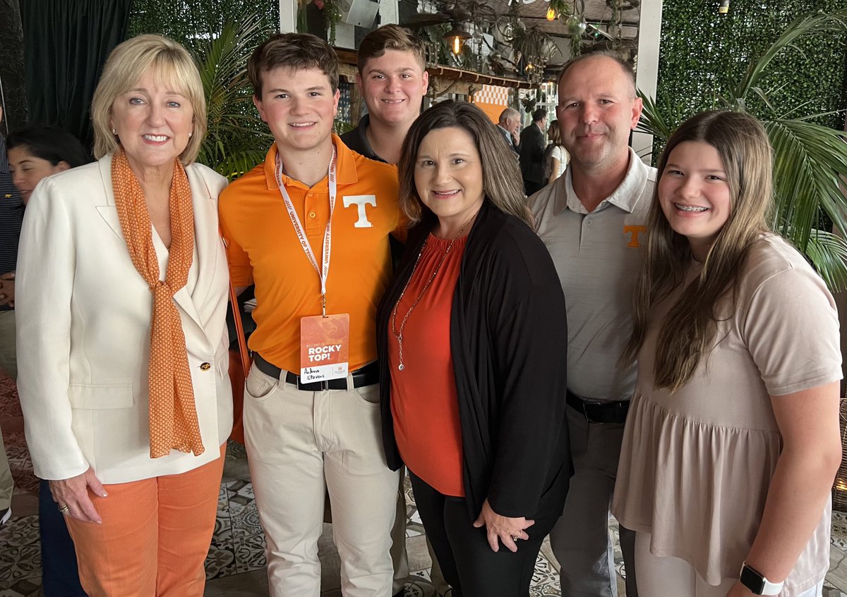 DondePlowman's tweet photo. Loved meeting prospective students, future Vols, and their families in Miami today. Looking forward to them joining the Volunteer community on Rocky Top! It is a great time to be a Tennessee Vol! #universityontherise @UT_Admissions https://t.co/6SrRjU1XMm