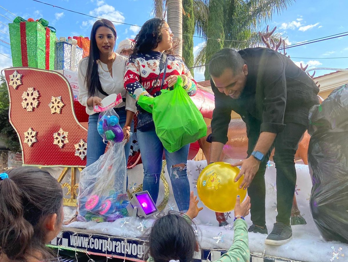 AlexisPonceLpe1's tweet photo. En la @redpoliticosmx siempre buscamos generar impactos positivos en diversos ámbitos. Es por ello que ayer se realizó una posada en una casa hogar para niños llamado “Amor en Acción Brazos Extendidos” en el municipio de Chapala. Gracias por la invitación. #RMJP https://t.co/ejElMDWiNA