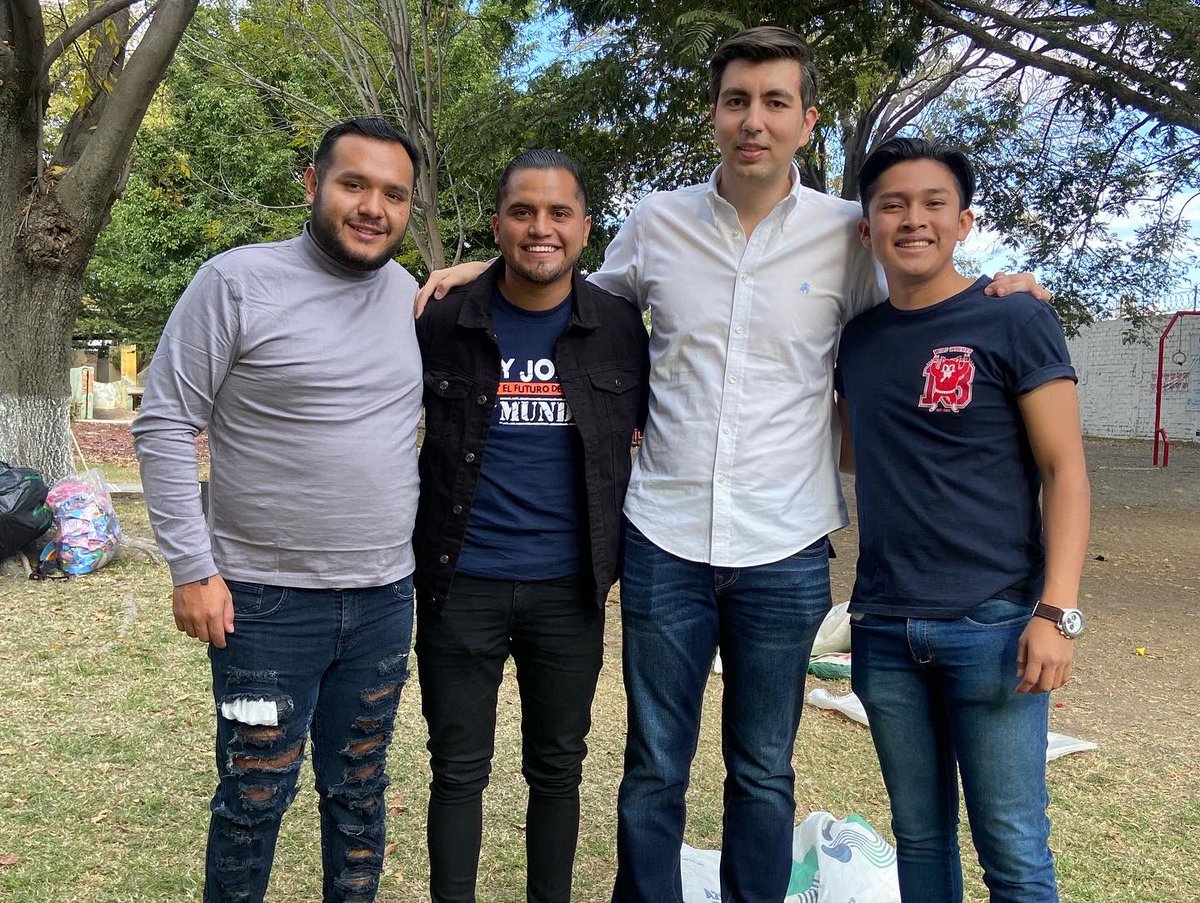 AlexisPonceLpe1's tweet photo. En la @redpoliticosmx siempre buscamos generar impactos positivos en diversos ámbitos. Es por ello que ayer se realizó una posada en una casa hogar para niños llamado “Amor en Acción Brazos Extendidos” en el municipio de Chapala. Gracias por la invitación. #RMJP https://t.co/ejElMDWiNA