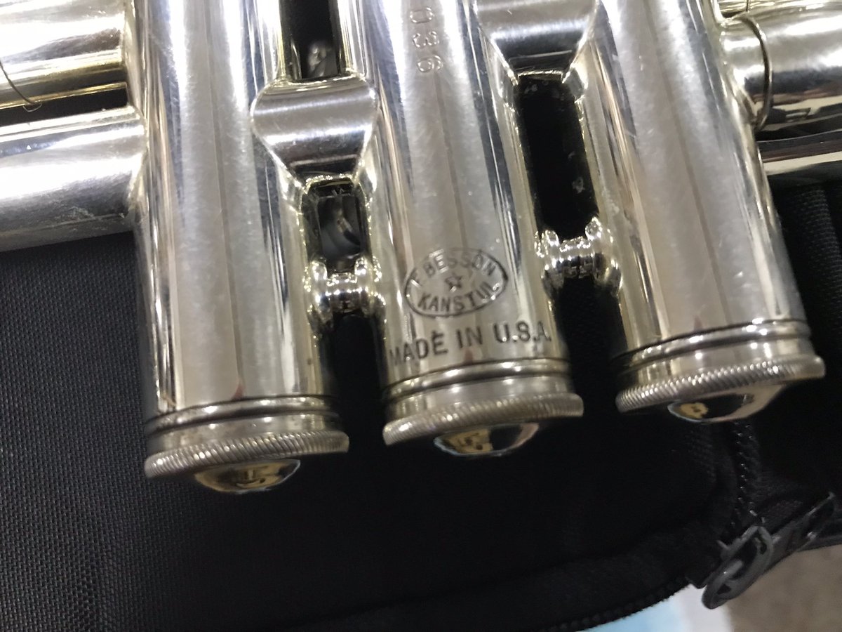 mu_pickup's tweet photo. むむ…最近はバテにくい楽器が話題になってるけど、この楽器は僕の楽器の中でも扱いにくい部類かも。単にチカラまかせに誤魔化せないからなんだけど、自分の悪い部分を矯正する意味でしばらく取り組む(`_´)ゞ #kanstul #frenchbesson #meha #mlpbore https://t.co/n5evh29QF9