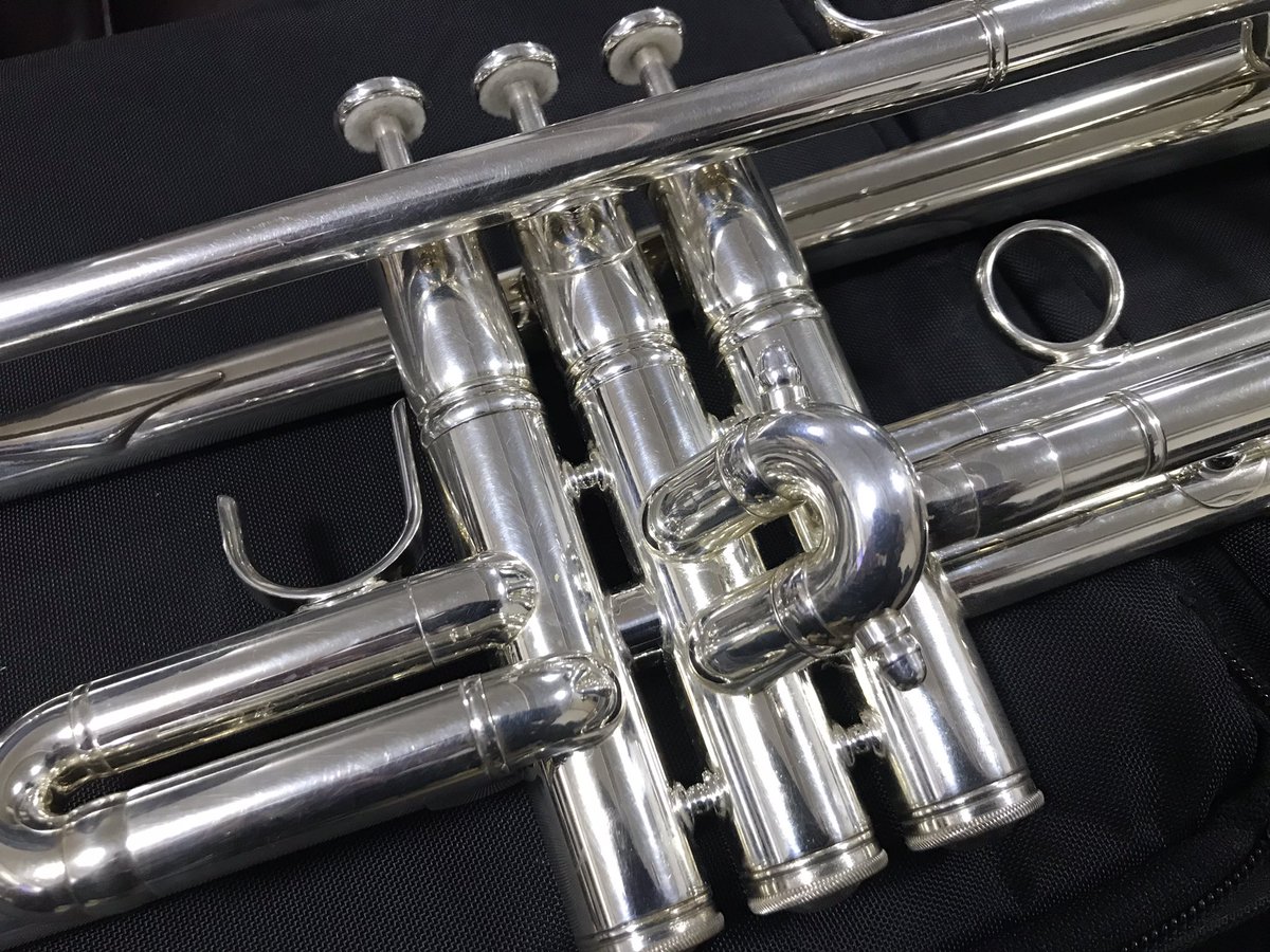 mu_pickup's tweet photo. むむ…最近はバテにくい楽器が話題になってるけど、この楽器は僕の楽器の中でも扱いにくい部類かも。単にチカラまかせに誤魔化せないからなんだけど、自分の悪い部分を矯正する意味でしばらく取り組む(`_´)ゞ #kanstul #frenchbesson #meha #mlpbore https://t.co/n5evh29QF9