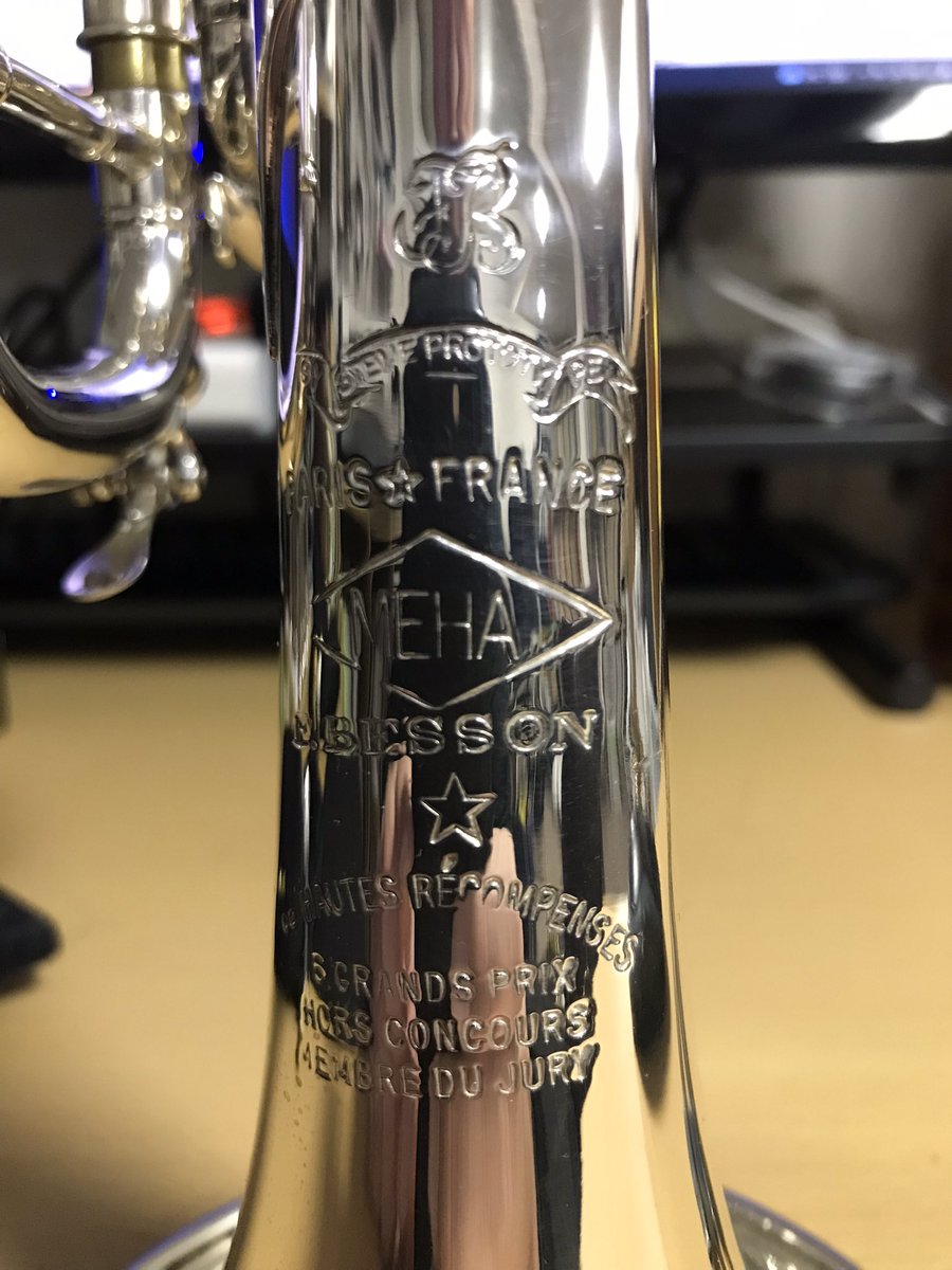 mu_pickup's tweet photo. むむ…最近はバテにくい楽器が話題になってるけど、この楽器は僕の楽器の中でも扱いにくい部類かも。単にチカラまかせに誤魔化せないからなんだけど、自分の悪い部分を矯正する意味でしばらく取り組む(`_´)ゞ #kanstul #frenchbesson #meha #mlpbore https://t.co/n5evh29QF9