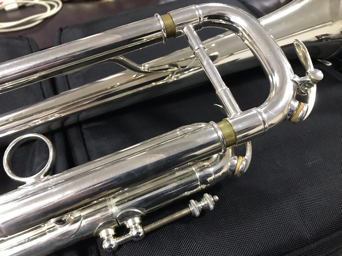 mu_pickup's tweet photo. むむ…最近はバテにくい楽器が話題になってるけど、この楽器は僕の楽器の中でも扱いにくい部類かも。単にチカラまかせに誤魔化せないからなんだけど、自分の悪い部分を矯正する意味でしばらく取り組む(`_´)ゞ #kanstul #frenchbesson #meha #mlpbore https://t.co/n5evh29QF9