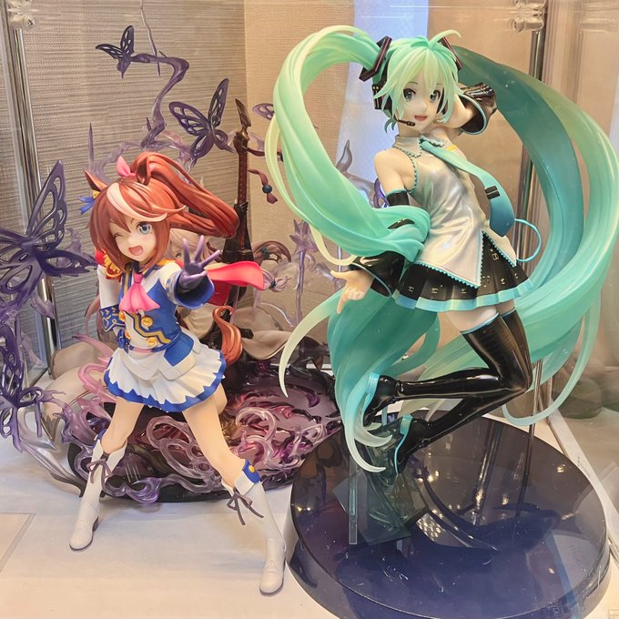 テイオーも届いた!良き。台座高すぎて入りきらなかったけど、自立できたので助かった 