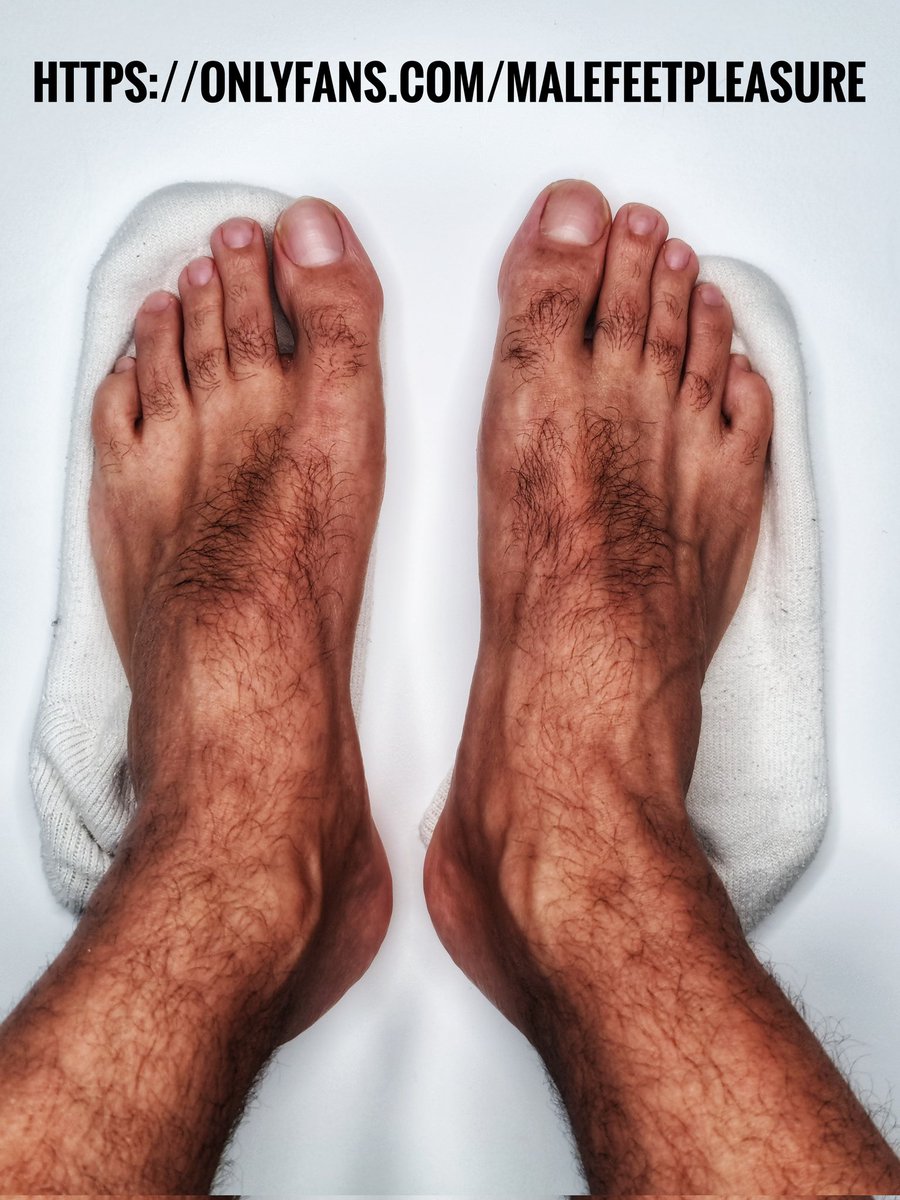 MaleFeetPleasu1's tweet photo. @AlphaMaleRT Get to licking........ it's your 2023 resolution! 🤣 https://t.co/YYwMuDcpDA