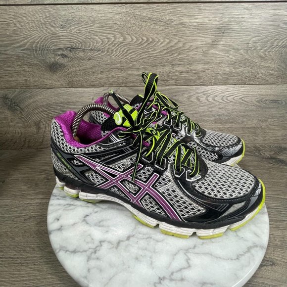 craneboone's tweet photo. So good I had to share! Check out all the items I'm loving on @Poshmarkapp #poshmark #fashion #style #shopmycloset #hollister #jonesnewyork #asics: https://t.co/tAyYrryXgc https://t.co/ubuVxQSM1N