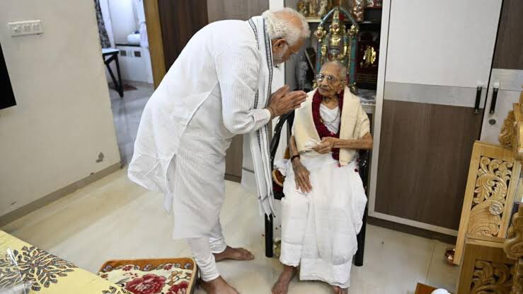 Ranjitasm3's tweet photo. ಓಂ ಶಾಂತಿ 
#HeerabenModi

ದುಃಖದ ದಿನ🙏 https://t.co/C4layPihXQ