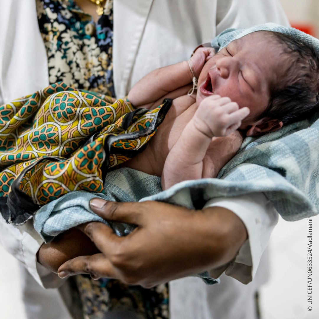 UNICEFIndia's tweet photo. 📸Pictured moments after being born with the help of midwives at the Area Hospital in Hyderabad, Telangana.

Telangana is a flag bearer for Midwifery in India, working towards respectful maternity care and a positive birth experience for mothers.

#ForEveryChild, a healthy start https://t.co/UVMKSm7loT