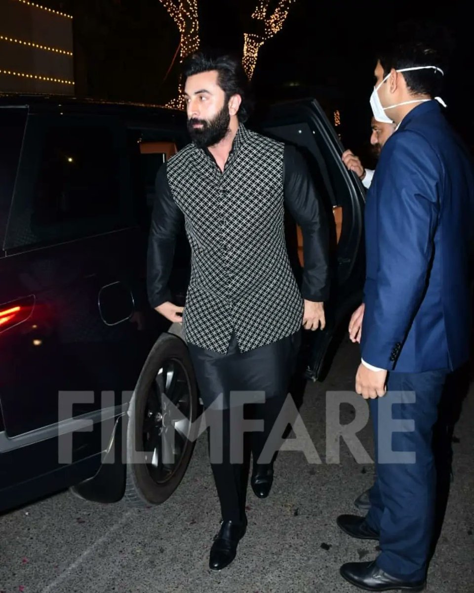 #RanbirKapoor and #AliaBhatt clicked arriving for #AnantAmbani and #RadhikaMerchant's post engagement party in the city last evening. ❤️