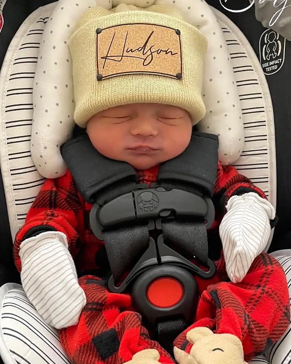 Lifeoftravy's tweet photo. My heart has never been more full until the day I met my boy, there’s no love that can compare to the love I grew for him the second I laid my eyes on him🥰😍
I love you forever and always Hudson James, I  promise to always be there for you and protect you no matter what😘 https://t.co/eYGKXkm8Hg