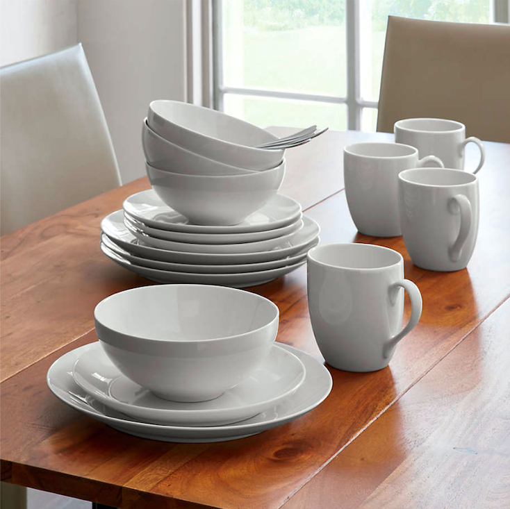 CrateBarrelMX's tweet photo. #BackInStock Nuestra vajilla Essential es resistente pero también elegante. Es apta para lavavajillas para una limpieza rápida después de las comidas entre semana, cócteles y reuniones familiares. Hecha de porcelana duradera es perfecta para montar tu mesa. https://t.co/dEDSElO102
