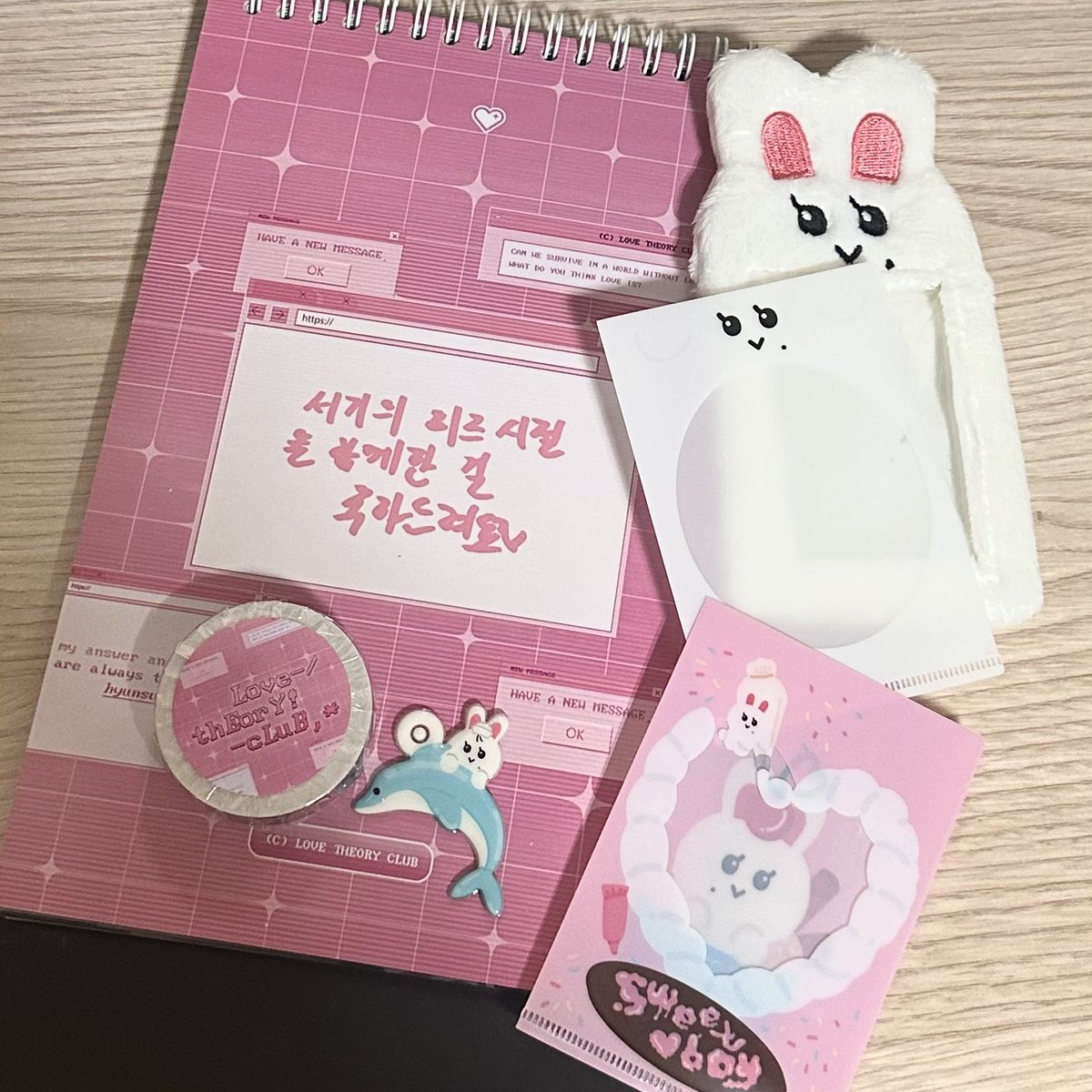 HYUNSUK__0's tweet photo. 🎀 ( @luvpage98 ) 🎀
서기의 리즈시절을 함께 할 수 있어서 행복해요。。。💗 러브페이지님 항상 현석이의 예쁜 모습 담아주셔서 감사합니다🫰🫰 https://t.co/aRrYLXYlqX
