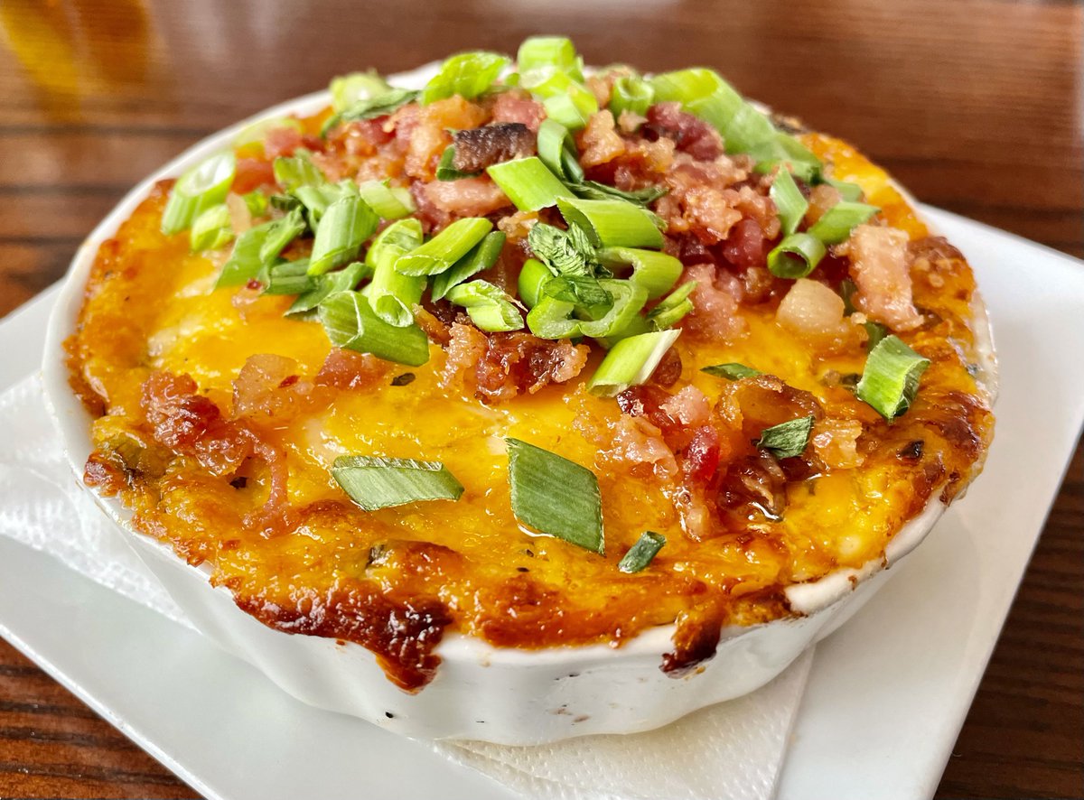 So much delicious food in Charleston 🤤 

#SashaEats #CulinaryGlobetrotter #SashaInCharleston #ComfortFood