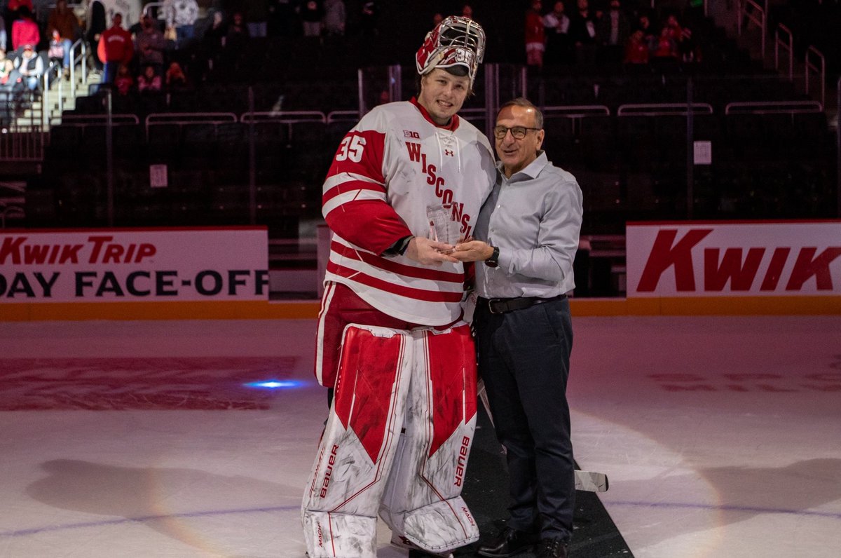 HolidayFaceoff's tweet photo. Congrats to Jared Moe of @BadgerMHockey - the Most Outstanding Goalkeeper in the @KwikTrip Holiday Face-Off.

Thanks @WilsonTrophyCo for the hardware. https://t.co/v1UQjusLNP
