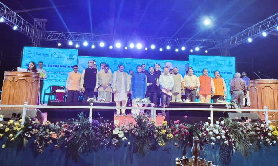 DajiSalkar's tweet photo. A proud moment for Goa as world class connectivity between North & South Goa has now been achieved with the opening of the iconic #NewZuariBridge
Thanks to our #DoubleEngineSarkar
#ConnectingGoa
#PragatiKaHighway https://t.co/M4FLysCSrI