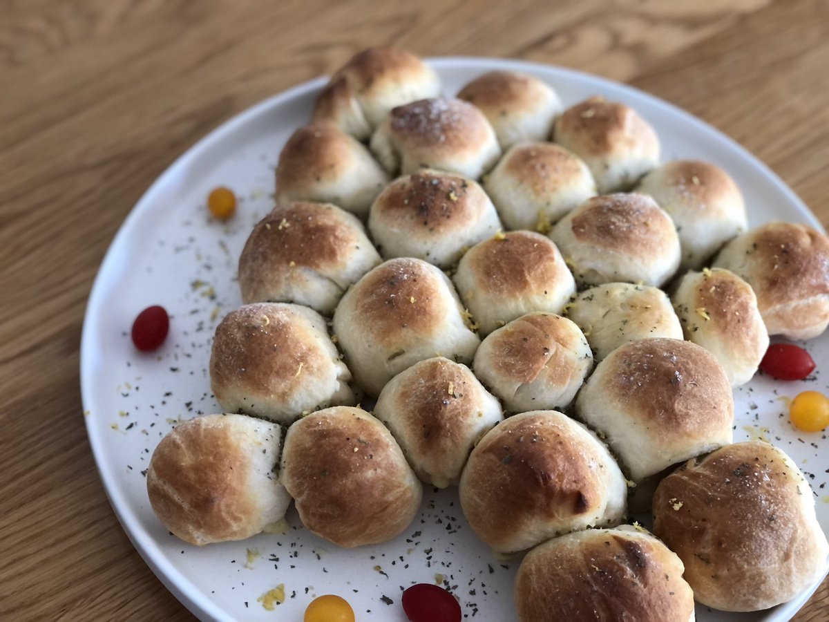 hamada_iori's tweet photo. Felt the urge to knead dough. #postxmas #cheesein https://t.co/vsJX9k3gWe