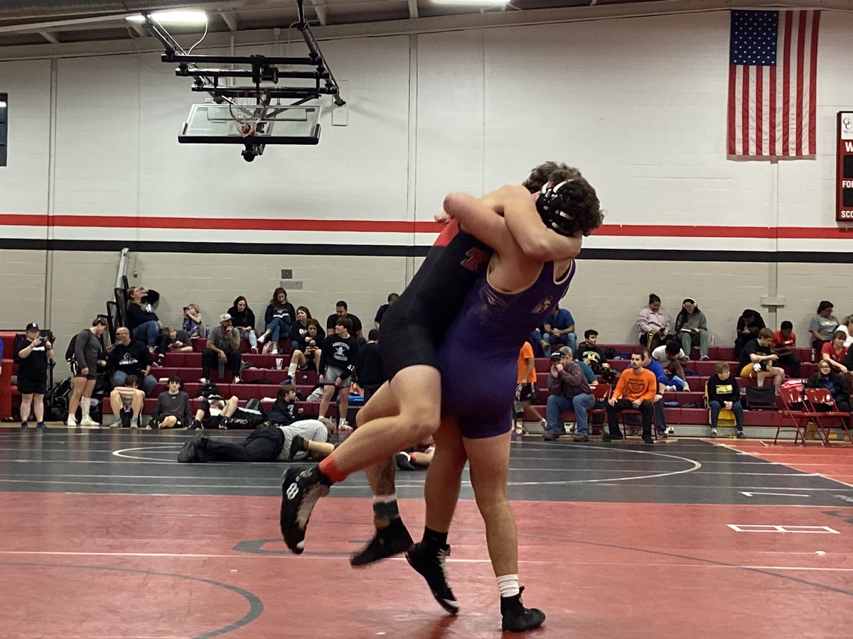 J_SMITH_ENT's tweet photo. Sutton, Smith, &amp; Bova go undefeated and Barnes &amp; Matchiner drop one match each. All 5 will have a chance to win a title at the Red Schmitt Holiday Tournament tomorrow at Granite City. https://t.co/eZkOkhWaXk
