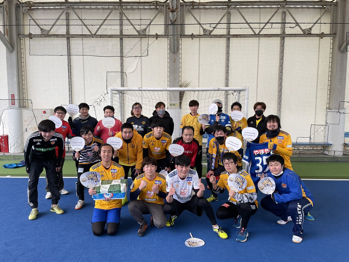 revegalta's tweet photo. 昨日は仙台サポーター蹴り納め。

なんとスポンサーのいたがき様からみかんの差し入れをいただいてしまいました、、！
いたがき様ありがとうございます！

菊地さんも差し入れありがとうございます！

そし参加された皆さんお疲れ様でした！
来年も楽しくやっていきましょう！

#ベガサポフットサル部 https://t.co/kWy55QSHJR