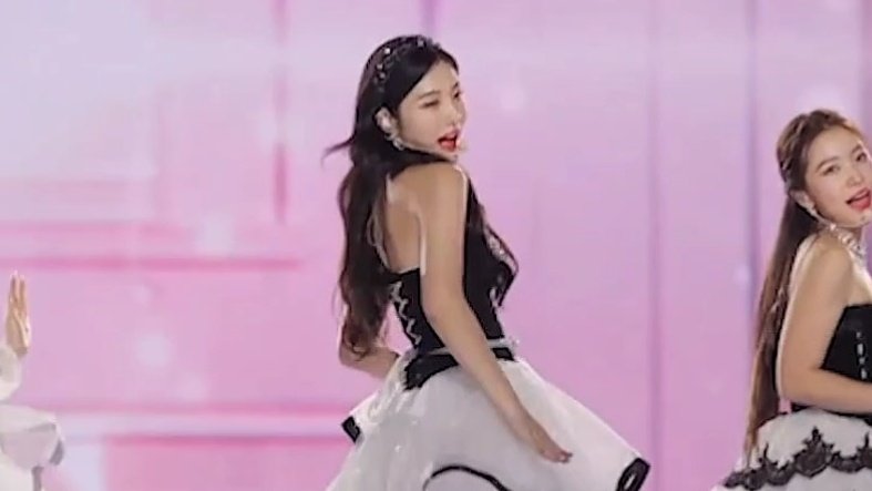 joyisthetics's tweet photo. smcu palace (smtown live 2023) pre-recording behind — feel my rhythm #JOY https://t.co/UwTgzfphtC