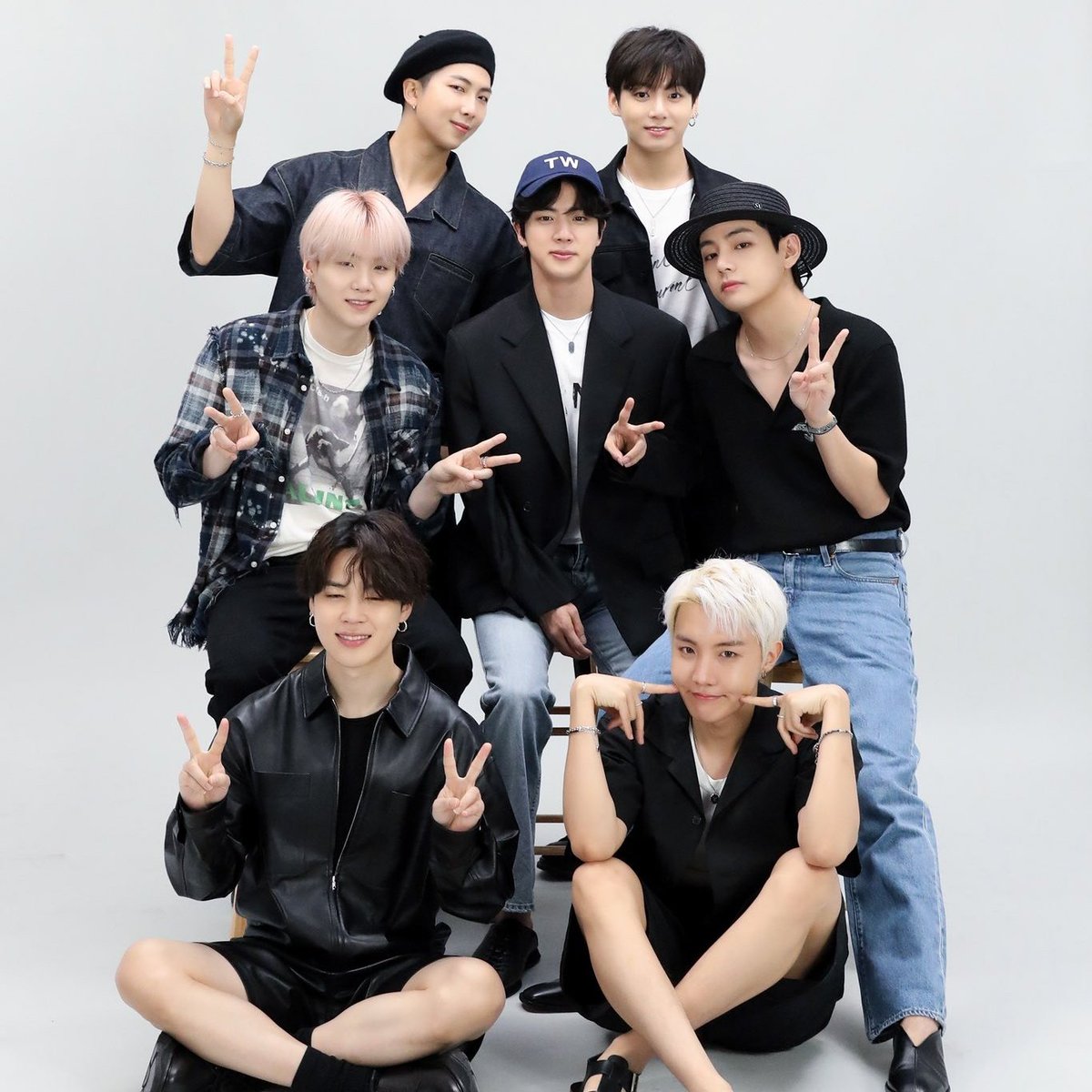 italianarmyfam_'s tweet photo. 📊 I BTS si classificano al 4° posto della lista dei maggiori produttori di denaro in musica del 2021 con $38,4 MILIONI di stipendio (via Billboard)!

Sono l’unico artista asiatico in top 5 👑

@BTS_twt https://t.co/kptPZXAiSE
