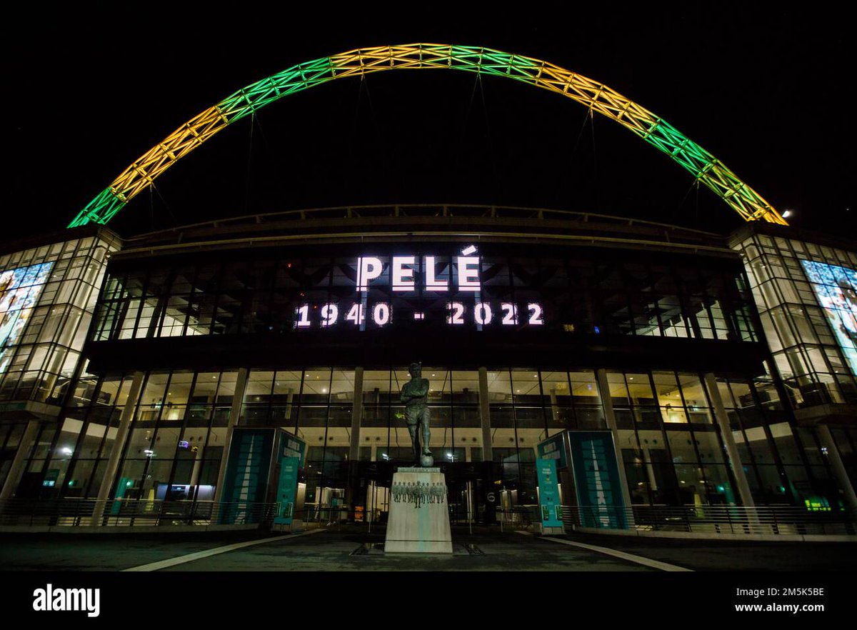 #WembleyArch was lit up in the Brazil colours of Green and Yellow last night to mark the death of Pelé. #Pelé leaves behind a legacy as not only the greatest footballer in history but also a legacy to unite people of every colour and creed. alamy.com 📷