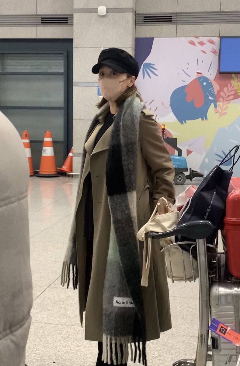 vvvviiuee's tweet photo. 니콜언니가 zl존간ㅈl패션으로 공항 다 찢음❤️‍🔥❤️‍🔥❤️‍🔥 https://t.co/JOYxI9Mnev
